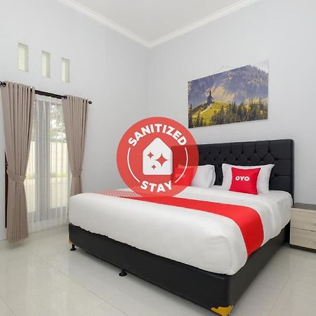 Oyo 3716 Dijobi Hotel Sempidi Екстериор снимка
