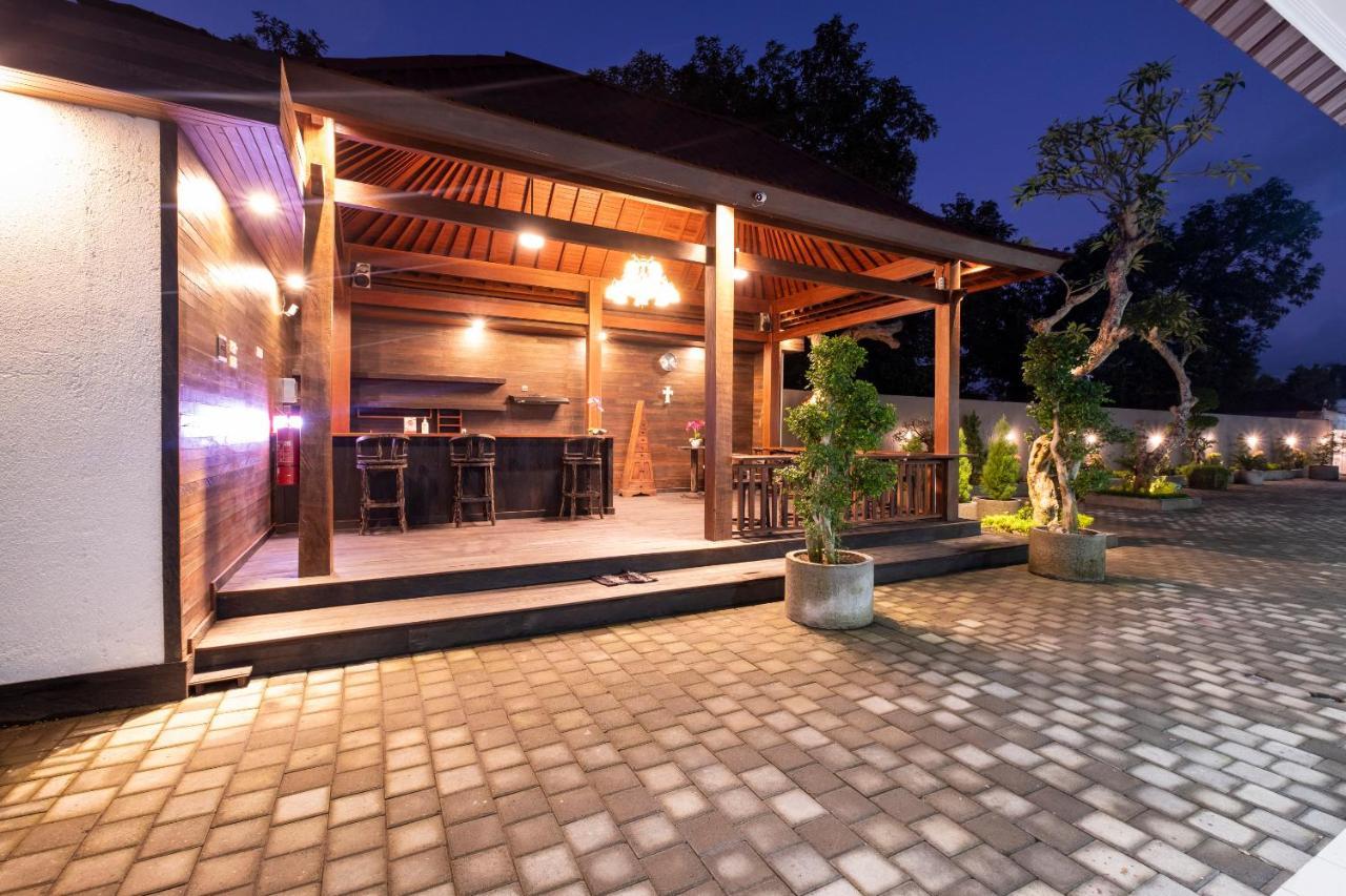 Oyo 3716 Dijobi Hotel Sempidi Екстериор снимка