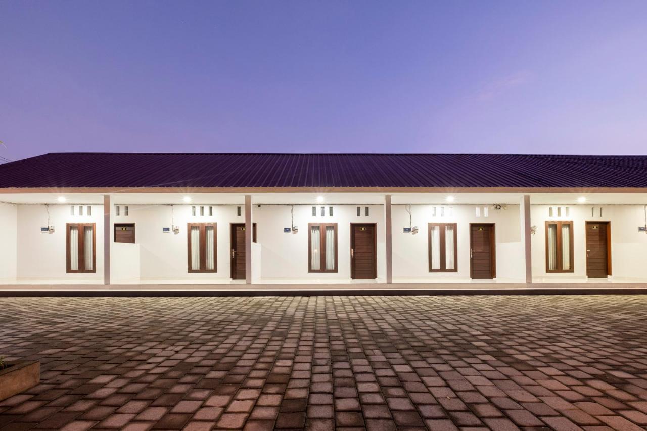 Oyo 3716 Dijobi Hotel Sempidi Екстериор снимка