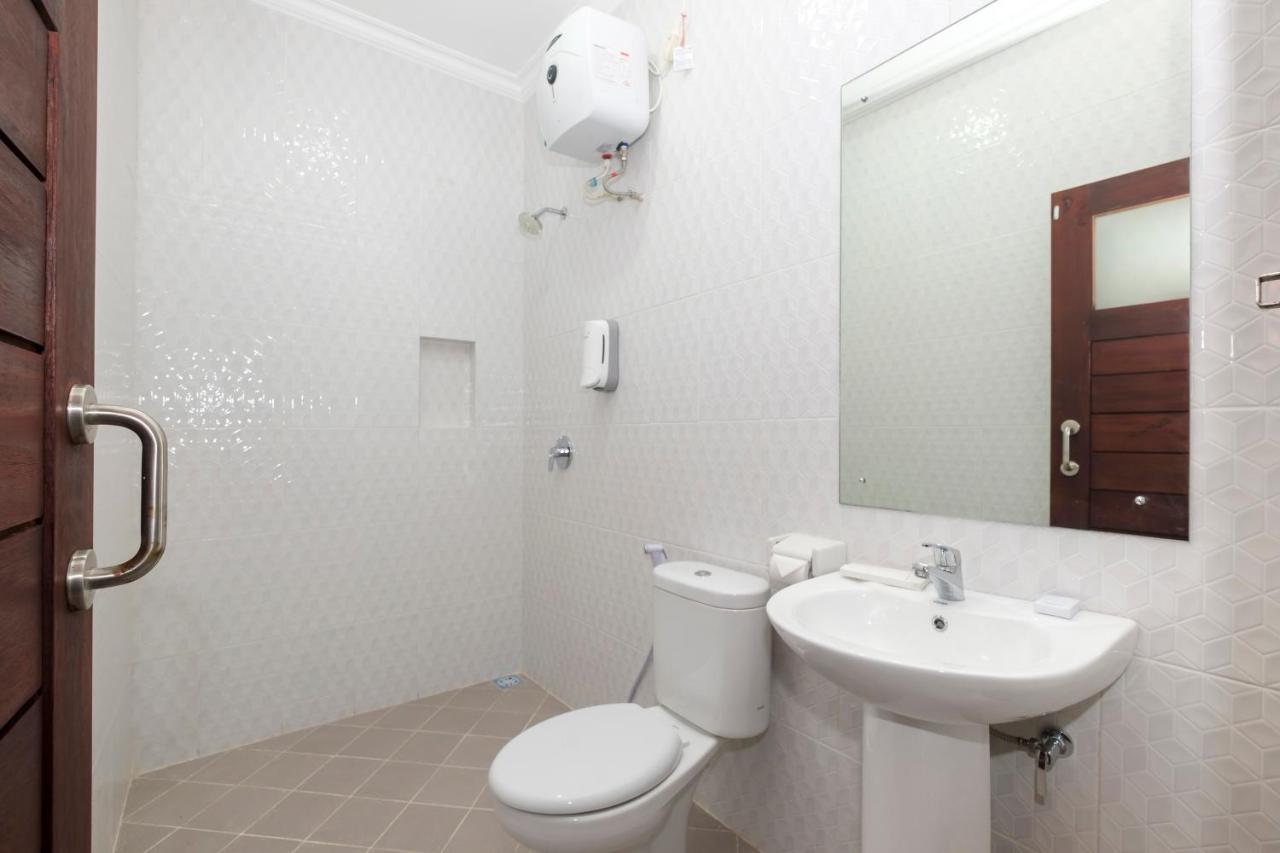 Oyo 3716 Dijobi Hotel Sempidi Екстериор снимка