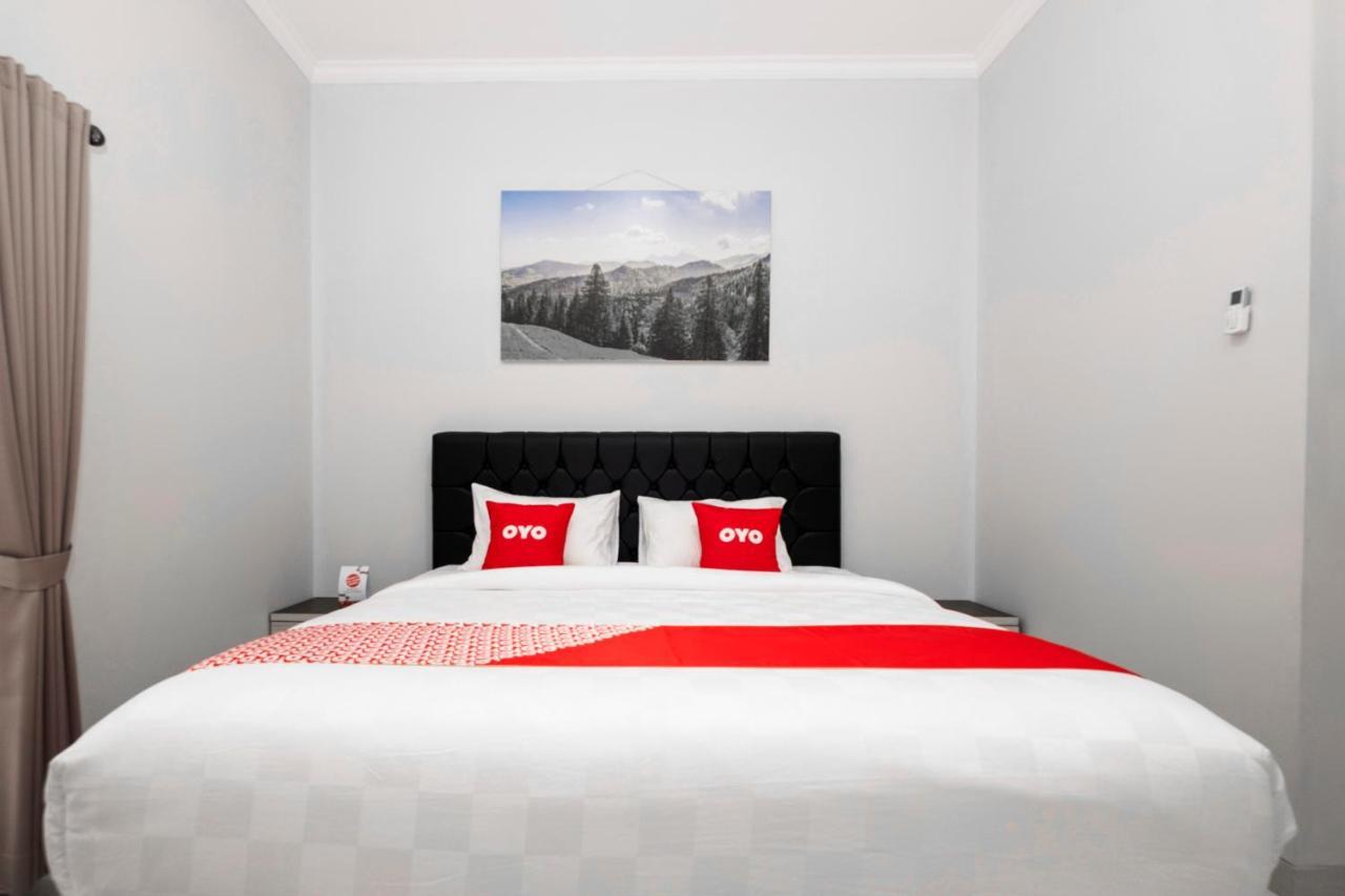 Oyo 3716 Dijobi Hotel Sempidi Екстериор снимка
