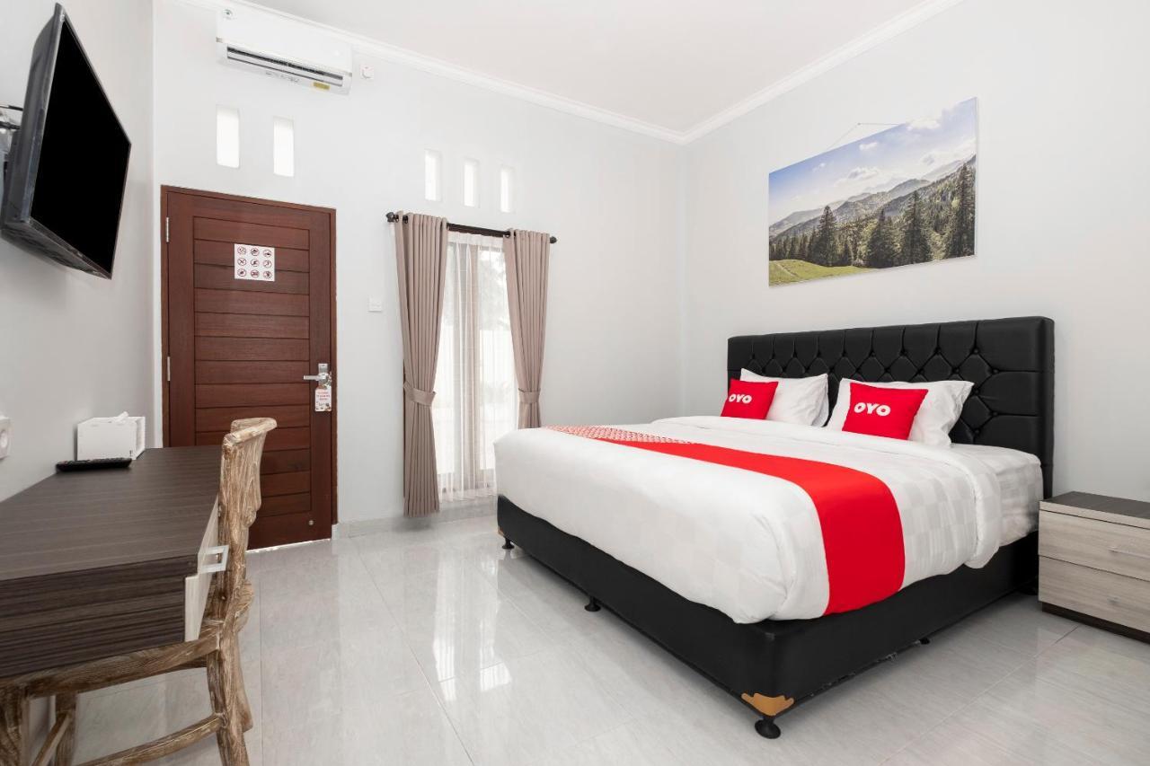 Oyo 3716 Dijobi Hotel Sempidi Екстериор снимка