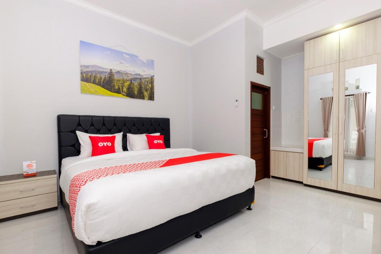 Oyo 3716 Dijobi Hotel Sempidi Екстериор снимка